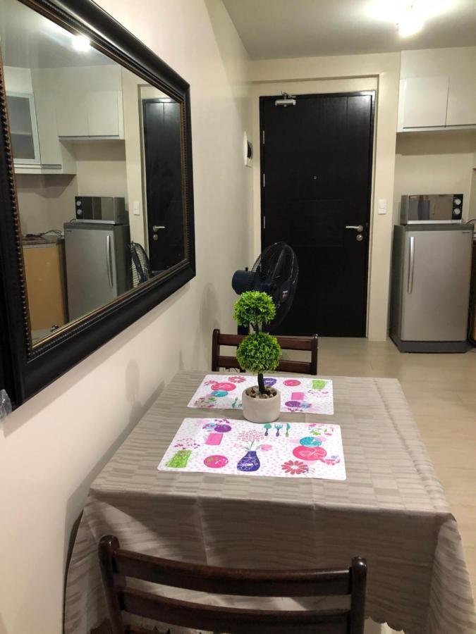 Robles' Unit At 81 Newport Boulevard Manila Exterior photo